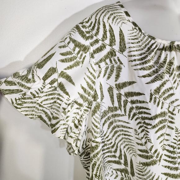 Lane Bryant Womens Flutter-Sleeve Crew Neck Top Sz 22 Olive Leaves Floral Whimsy - Picture 4 of 9